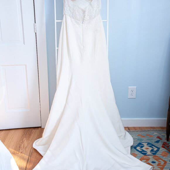 Lea Ann Belter Electra Wedding Dress - Unaltered and Never Worn! Size 10 - Picture 4 of 6
